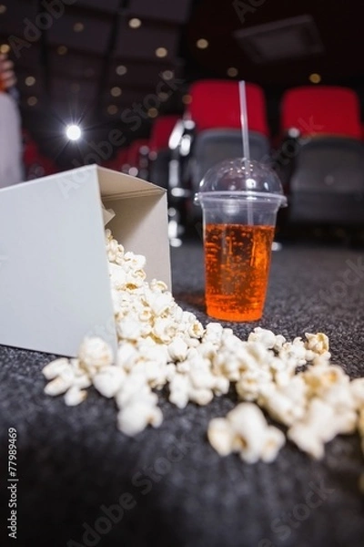 Fototapeta Falling box of pop corn and drink