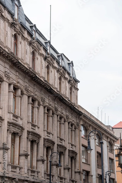 Fototapeta Edificio antiguo en ciudad de México