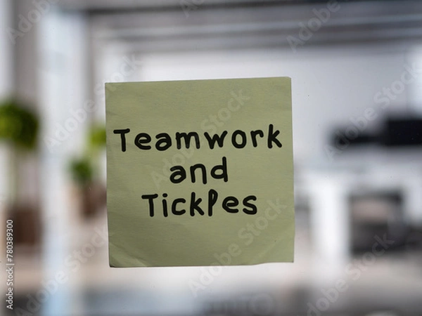 Obraz Post note on glass with 'Teamwork and Tickles'.