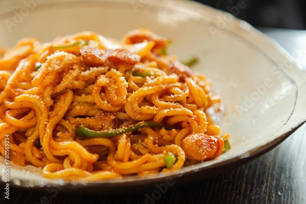 Obraz カフェで提供された美味しそうなナポリタンの写真