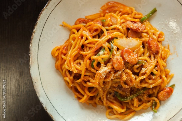 Obraz カフェで提供された美味しそうなナポリタンの写真