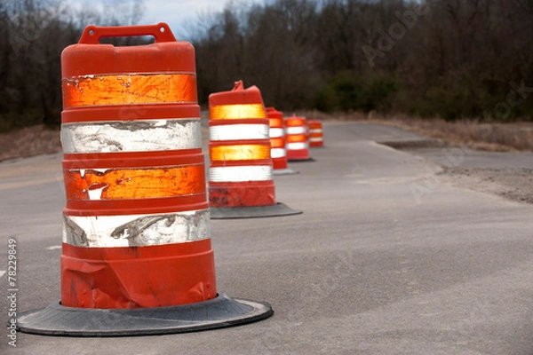 Obraz Duże pachołki drogowe