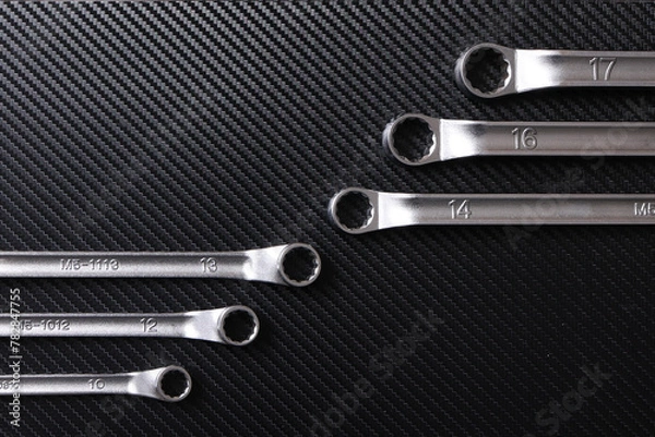 Obraz 斜めに置かれたメガネレンチのイメージ画像