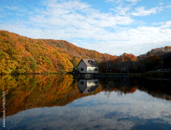 Fototapeta 長老湖 湖面に映る紅葉