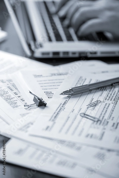 Obraz Preparing Tax Forms