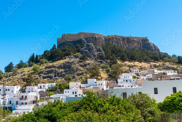Fototapeta View of the town and acropolis of Lindos in Rhodes