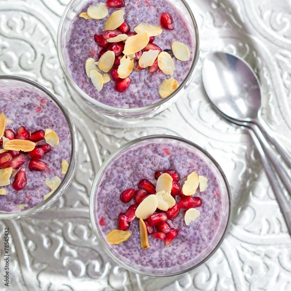 Obraz blueberry and raspberry chia pudding on silver plate
