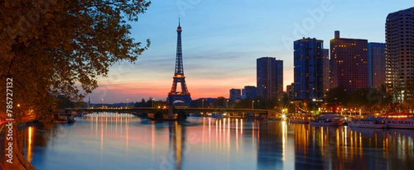 Obraz Amazing panoramic image of sunrise at the Eiffel tower in spring in Paris.