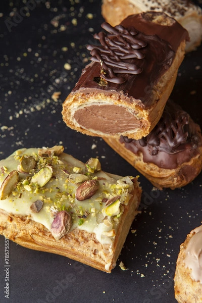 Fototapeta exquisite cream dessert eclair