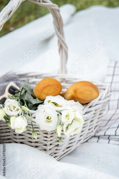 Obraz basket with bread and flowers