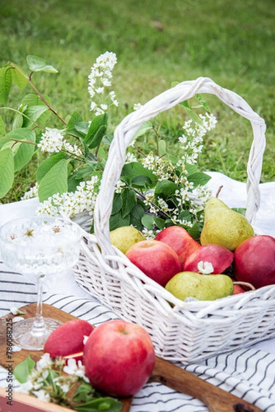 Obraz apples in a basket