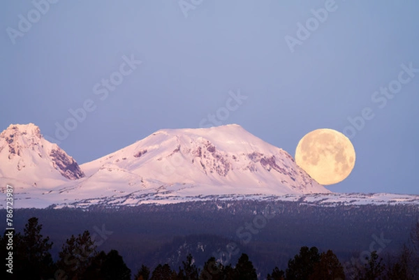 Obraz Moonset over a mountain
