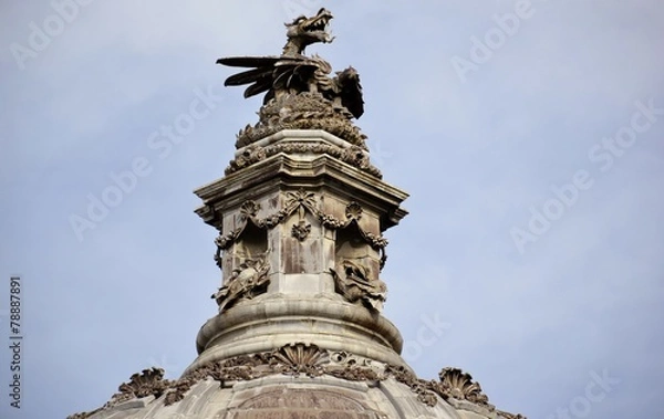 Fototapeta Dragon from Cardiff and cloudy sky