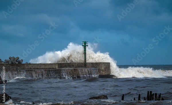 Obraz sztorm w ustce