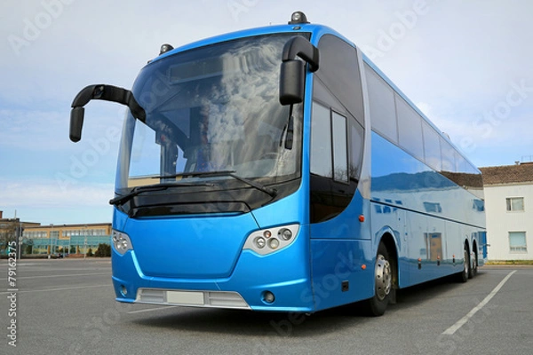 Obraz Niebieski autobus czeka na pasażerów