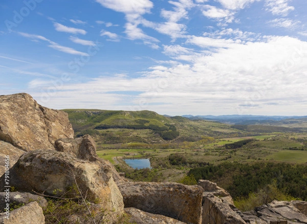 Fototapeta Mountain landscape. Rocks high in the mountains and blue skies with white clouds.