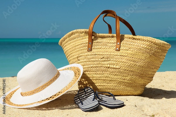 Obraz white hat and wicker bag