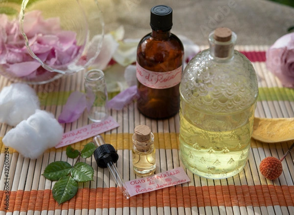Obraz In aromatherapy, essential rose oil is used for its relaxant, de-stressing and mood-lifting properties. Rosa damascena petals.