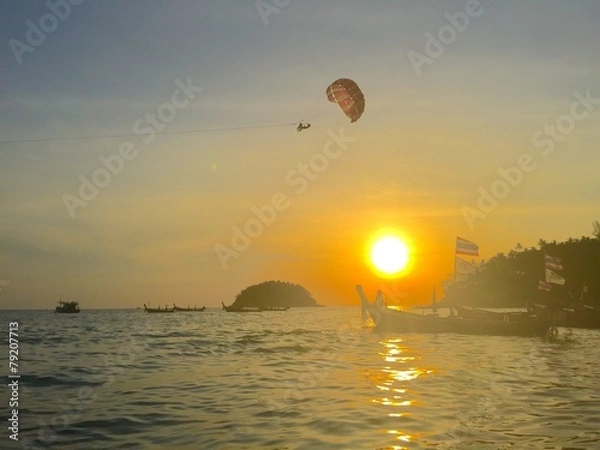 Obraz Kata beach sunset skydiver