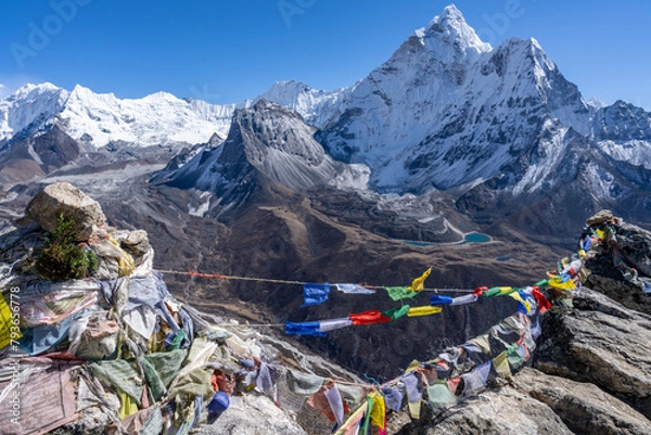 Fototapeta Superb view over Himalayas and Ama dablam with tibetian prayer flags