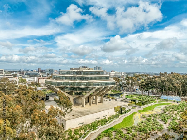Obraz Aerial view of Geysel library at the University of California San Diego, futuristic building, columns holding up upper floor like books, next to the snake path