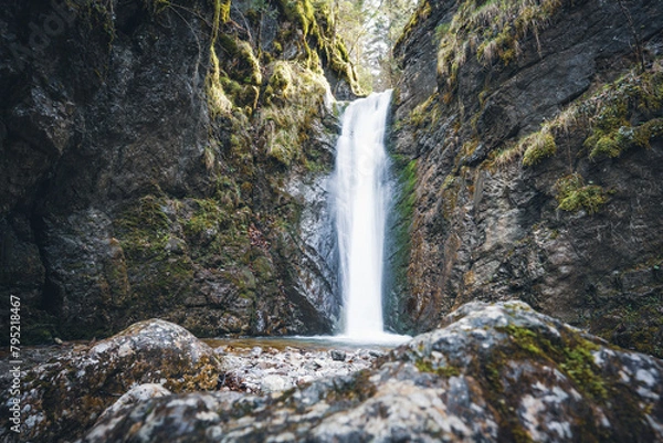 Obraz Wasserfall im Wald
