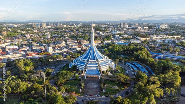Fototapeta The iconic MBKS building and its surrounding lake, scenery, and gardens Kuching, Sarawak.