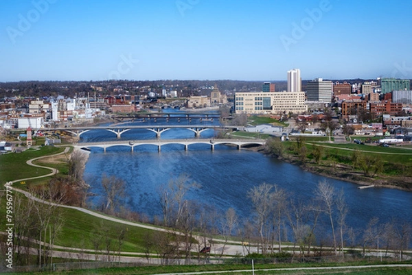 Fototapeta Cedar Rapids, Iowa, USA daytime city view with Cedar River and bridges.
