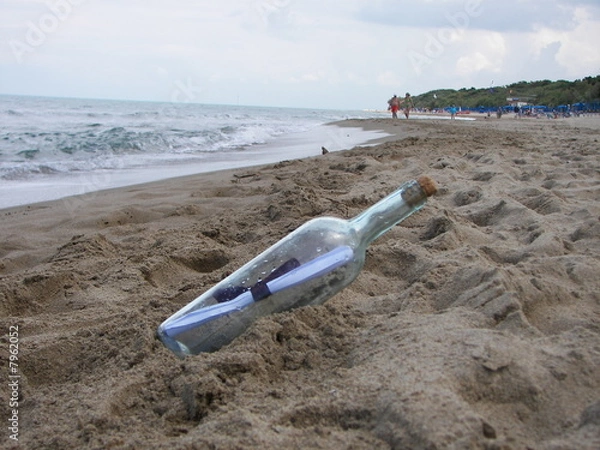 Obraz Bottiglia arrivata sulla battigia