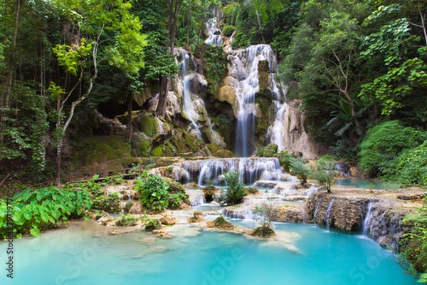 Obraz Wodospady Kuang Si w pobliżu miasta Luang Prabang w Laosie.