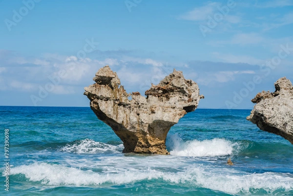 Fototapeta 古宇利島にあるハートロック