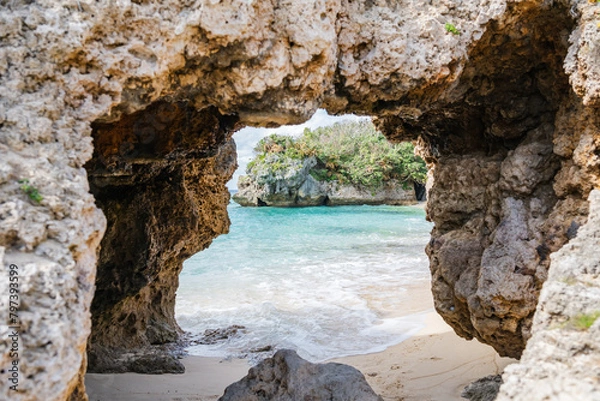 Fototapeta チグヌ浜(始まりの洞窟)、古宇利島