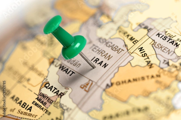Obraz Lokalizacja Iran. Zielona pinezka na mapie.
