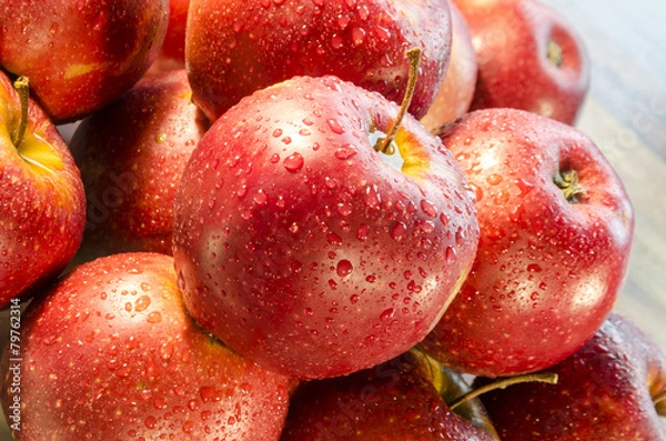 Fototapeta Dewdrops on the red apples