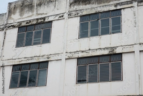 Fototapeta A building with four windows on each floor