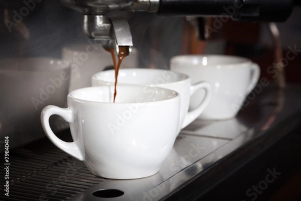Fototapeta Espresso wyciągane z profesjonalnego ekspresu do kawy