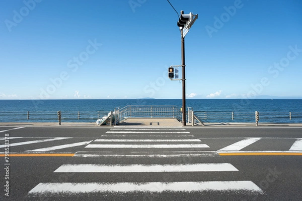 Fototapeta 七里ヶ浜へ 鎌倉高校駅前の横断歩道 国道134号線 鎌倉市