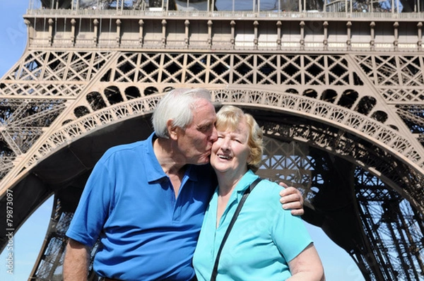 Obraz Senior couple in front of Eiffel Tower