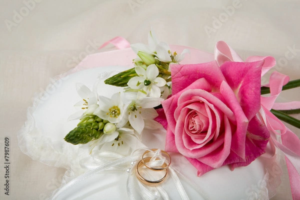 Fototapeta Rings And Flowers