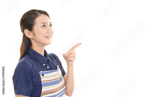 Fototapeta エプロンを着た笑顔の女性