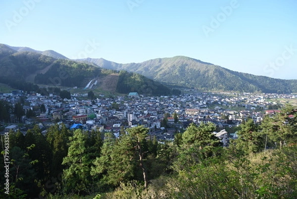 Obraz 長野県野沢温泉村のつつじ山からの温泉街の景色