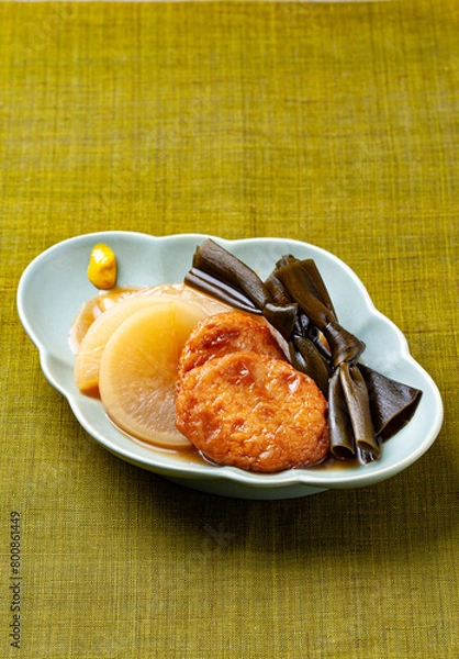 Obraz 結び昆布と薩摩揚げの煮物