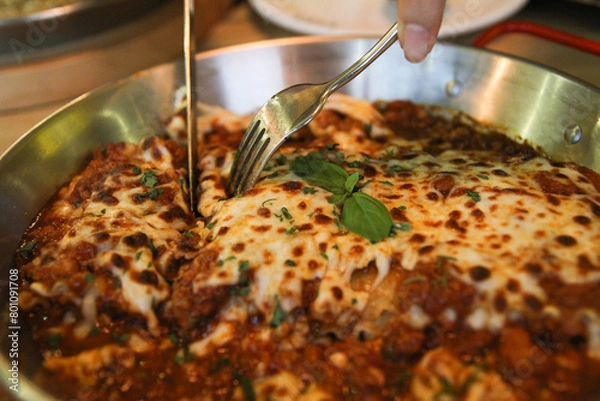 Obraz 
Bolognese pasta sliced ​​with a fork and knife