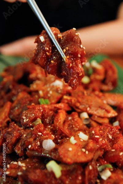 Obraz 젓가락으로 집은 양념 족발