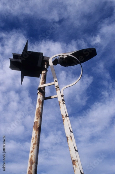 Fototapeta vertical image. Railway safety lights on double poles. Location Woodbridge Railway station Suffolk UK 2003