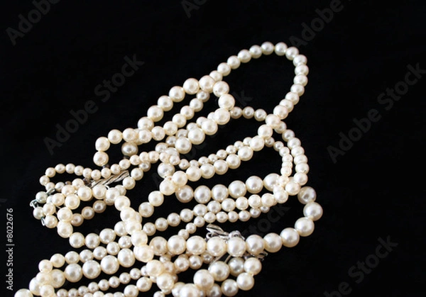 Obraz perlenkette auf samt