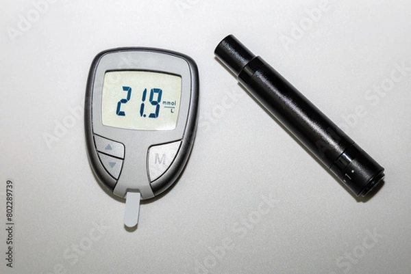 Obraz Blood sugar meter with test strips indicates high blood sugar levels.