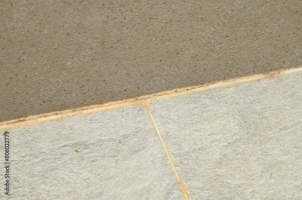 Obraz 화장실 타일 사이에 생긴 물때 곰팡이