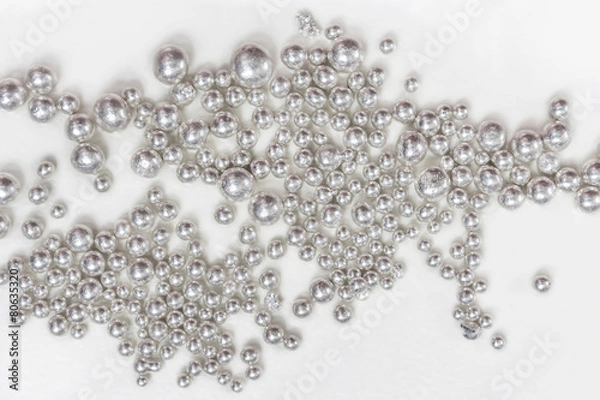 Obraz Granulat czystego srebra na białym tle