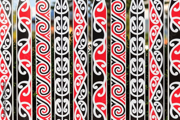 Fototapeta Ozdobny płot ze wzorem Maorysów